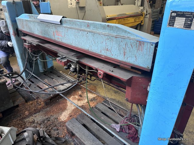 Ohýbačka plechů hydraulická XONM 2000/2 B (2 - Ohybacka plechu hydraulicka XONM 2000-2 B (9).JPG)